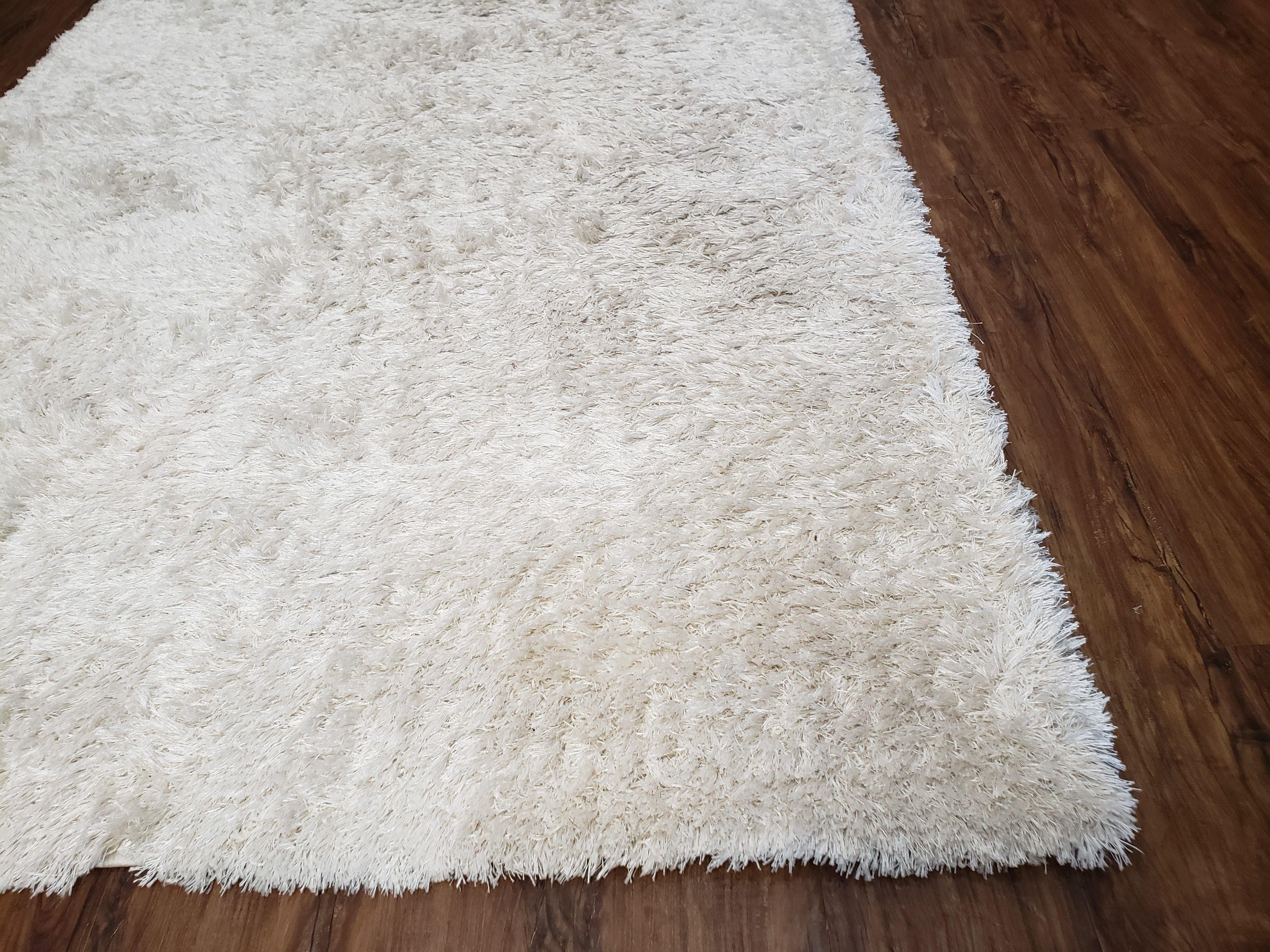 Safavieh Shag Rug 5x8, Pearl White Color, Isaac Mizrachi Shag Collection 5x7 Carpet, High Pile Soft Fluffly Bedroom Rug, Living Room Rug - Jewel Rugs